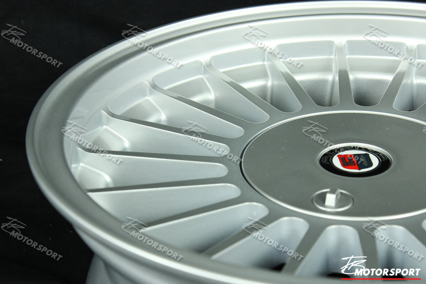 Maxilite Alpina Style 8x16 ET28 4x100